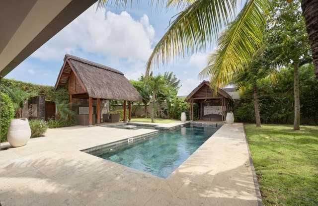Clos Du Littoral By Fine & Country กรองด์เบย์ ภายนอก รูปภาพ