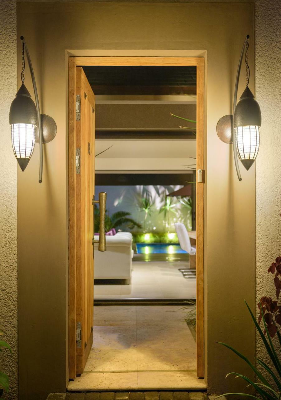 Clos Du Littoral By Fine & Country กรองด์เบย์ ภายนอก รูปภาพ