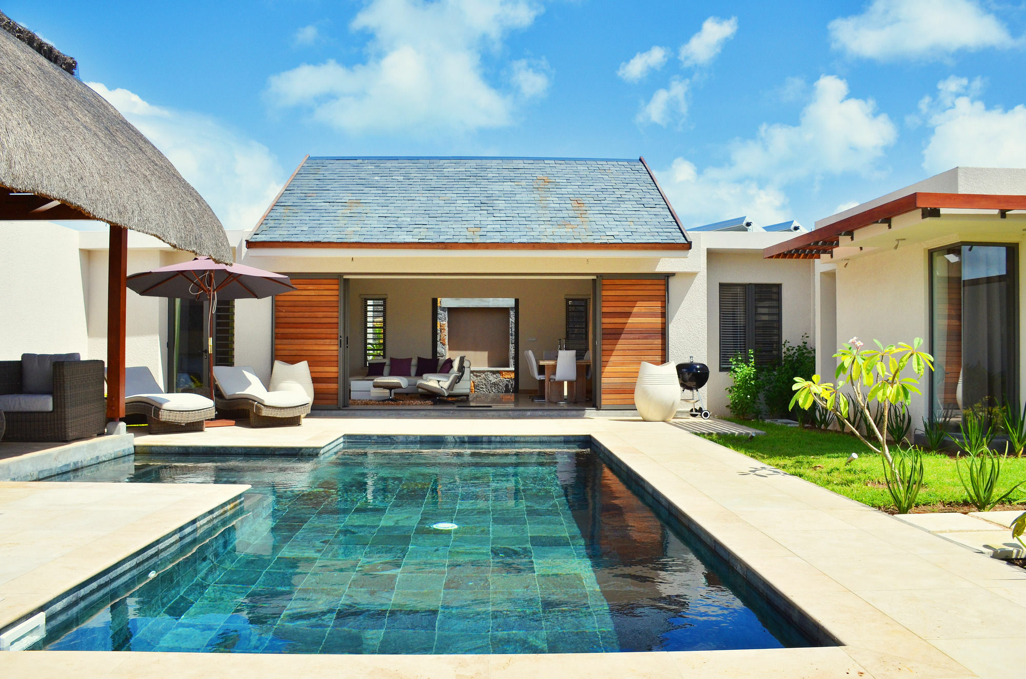 Clos Du Littoral By Fine & Country กรองด์เบย์ ภายนอก รูปภาพ